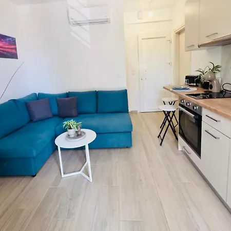 Modern With Balcony By Delta Hospitality * Ofrinion