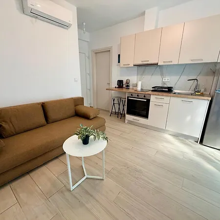 Modern With Balcony By Delta Hospitality Apartament Ofrínion