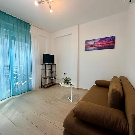 Modern With Balcony By Delta Hospitality Apartament